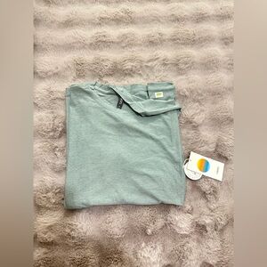 NWT Vuori Strato Tech Tee Size M Stormy Heather